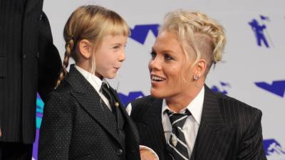 Pink's Daughter Willow Sings in Her Mom's First TikTok Post - www.etonline.com