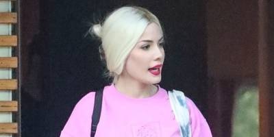 Pregnant Halsey Covers Baby Bump With Bright Pink Sweat Suit - www.justjared.com - Los Angeles