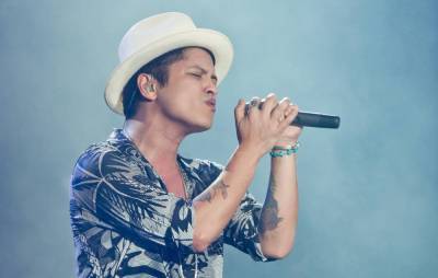 Bruno Mars impersonator charged for scamming Texas woman out of $100,000 - www.nme.com - Texas