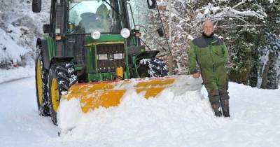 Perthshire farmers do their bit to clear the roads - but not everyone is happy about it - www.dailyrecord.co.uk