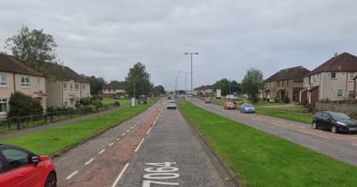 Cops hunt man after taxi driver held at knifepoint in Kilmarnock - www.dailyrecord.co.uk