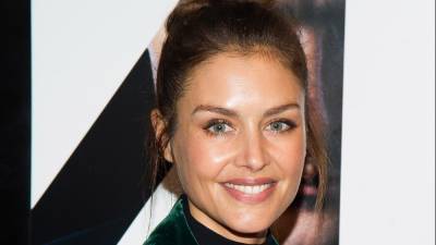 Hannah Ware Leads Cast For Netflix Soulmate Sci-Fi Series ‘The One’ - deadline.com