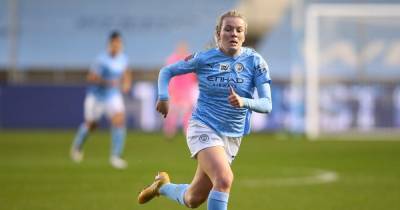 Ex-Manchester United goalkeeper Siobhan Chamberlain says she wouldn't be keen on facing City stars in tonight's derby - www.manchestereveningnews.co.uk - Manchester