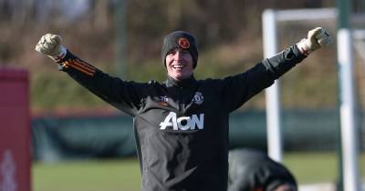 Wonderkid joins in as Dean Henderson celebrates: Things we spotted in Manchester United training - www.manchestereveningnews.co.uk - Manchester
