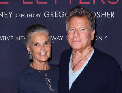 ‘Love Story’ Co-Stars Ryan O’Neal And Ali MacGraw Get Side-By-Side Stars On The Hollywood Walk Of Fame - etcanada.com