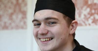 Care home cook, 16, becomes one of the youngest to get Covid-19 vaccine so far after starting new job on Monday - www.manchestereveningnews.co.uk