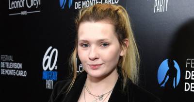 Abigail Breslin Claps Back at Troll’s ‘Disgusting’ COVID-19 Comment While Her Dad Fights ‘For His Life’ - www.usmagazine.com