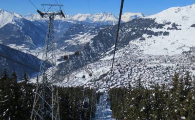 More Than 100 Employees At Colorado Ski Resort Test Positive For COVID-19! - perezhilton.com - Colorado