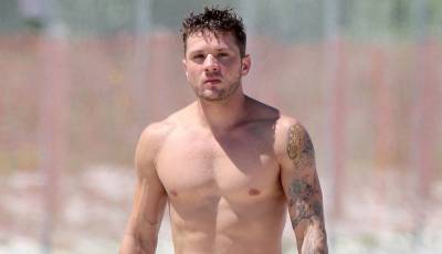 Ryan Phillippe Says He's Ready to 'Get Old,' Will Hold a Funeral for His Abs - www.justjared.com