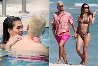 Newly blond Scott Disick enjoys beach date with bikini-clad Amelia Hamlin - nypost.com - Kardashians
