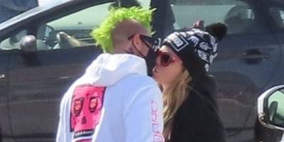 Avril Lavigne & New Boyfriend Mod Sun Share a Kiss While Out on Valentine's Day! - www.justjared.com - Malibu