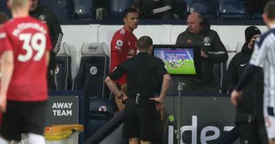 Why referee checked VAR monitor for Manchester United penalty despite Harry Maguire being offside - www.manchestereveningnews.co.uk - Manchester