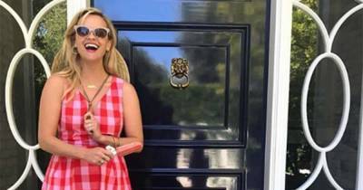 Reese Witherspoon wows with hair transformation in new video inside stunning home - www.msn.com