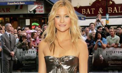 Kate Hudson is identical to Almost Famous character in hot pants and crop top - video - hellomagazine.com