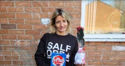 Lollipop lady's brilliant gesture to help spread a little love this Valentine's Day - www.manchestereveningnews.co.uk