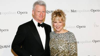 Bette Midler Shares Her Las Vegas Wedding Photo From 1984 Which She First Saw Five Years Ago - www.etonline.com - Las Vegas