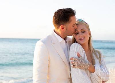 Paris Hilton is engaged to boyfriend after one year of dating - evoke.ie