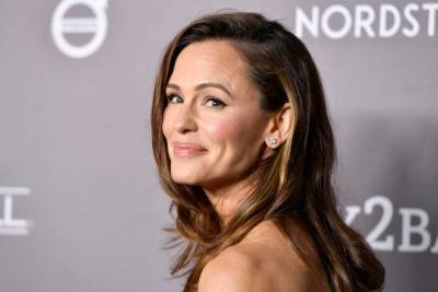 Jennifer Garner to Star in Body Switch Comedy ‘Family Leave’ at Netflix - thewrap.com