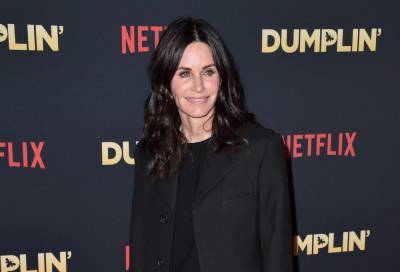 Courteney Cox Proves She’ll Be There For You By Playing Piano For Cover Of ‘Friends’ Theme - etcanada.com - Australia