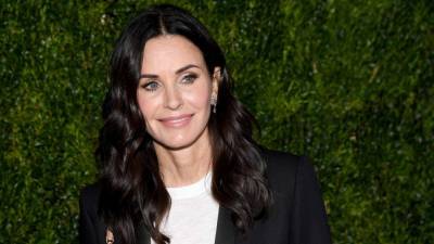 Watch Courteney Cox Do a Piano Cover of 'Friends' Theme Song - www.etonline.com