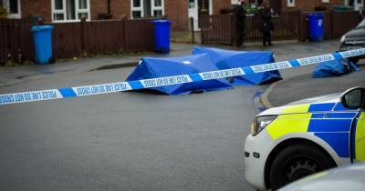 Three men arrested on suspicion of attempted murder after stabbing horror on Manchester street - www.manchestereveningnews.co.uk