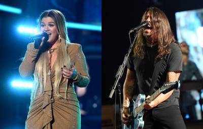 Watch Kelly Clarkson deliver an impressive cover of Foo Fighters’ ‘Times Like These’ - www.nme.com