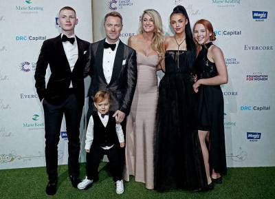 Missy and Jack Keating use their baby siblings as weights in whacky workout - evoke.ie