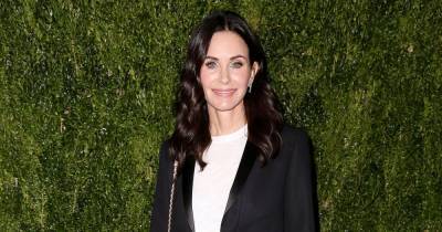 Courteney Cox Plays the ‘Friends’ Theme Song on the Piano - www.usmagazine.com