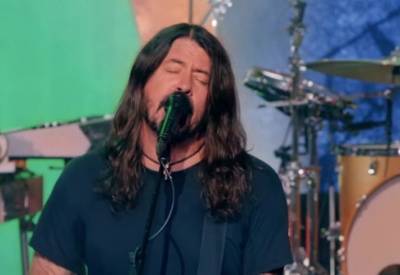 Foo Fighters Deliver Unexpected Cover Of Bee Gees’ ‘You Should Be Dancing’ - etcanada.com
