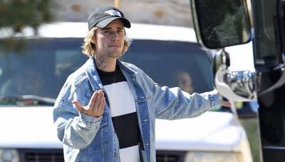Justin Bieber Plays Parking Assistant to Help Driver Park His Tour Bus - www.justjared.com - Santa Barbara