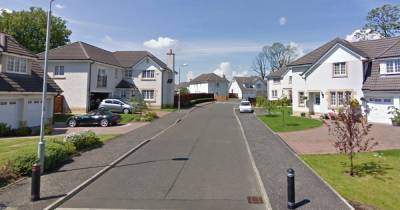 Gang of armed men raid Scots home in 'terrifying' robbery on quiet street - www.dailyrecord.co.uk - Scotland