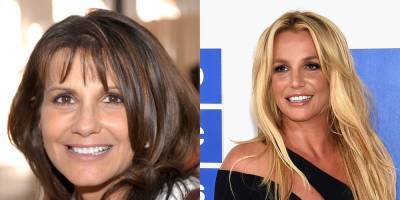Britney Spears' Mom Lynne Avoids Paparazzi's Questions About Her Daughter at LAX - www.justjared.com