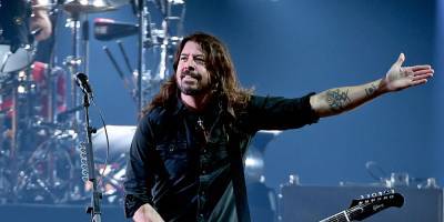 Foo Fighters Cover Bee Gees' 'You Should Be Dancing' - Watch! - www.justjared.com