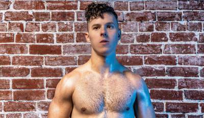 Modern Family's Nolan Gould Shows Off Ripped Body, Talks New Workout Plan - www.justjared.com
