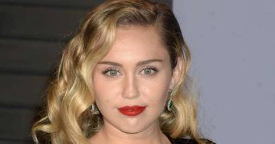 Miley Cyrus keen to sing at Gwen Stefani and Blake Shelton's wedding - www.msn.com