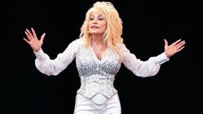 Dolly Parton Reveals She Turned Down Medal Of Freedom From Donald Trump Twice Twitter Applauds - hollywoodlife.com