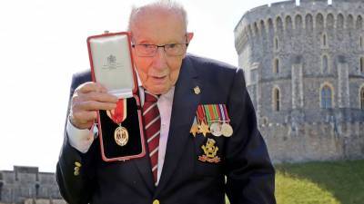 Capt. Tom Moore, UK veteran who walked for NHS, dies at 100 - abcnews.go.com - Britain - county Moore