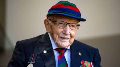Captain Tom Moore, World War II Veteran Famous for COVID-19 Fundraising, Dies at 100 - www.etonline.com - Britain
