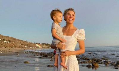 Amanda Kloots emotional as she gets Covid-19 vaccine following husband's death - hellomagazine.com