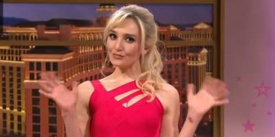 Chloe Fineman Brings Back Her Britney Spears Impersonation to Interview Shamed Public Figures on 'SNL' - Watch! - www.justjared.com