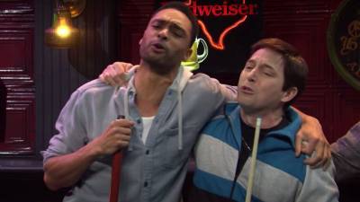 'Saturday Night Live': Regé-Jean Page Leads 'Drivers License' Sing-Along and Olivia Rodrigo Responds! - www.etonline.com