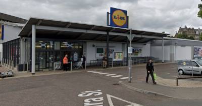 Cops hunt knife thug after terrifying robbery at Lidl supermarket in Dundee - www.dailyrecord.co.uk