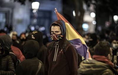 Street protests continue in Barcelona for sixth night after jailing of jailed rapper Pablo Hasél - www.nme.com - Spain