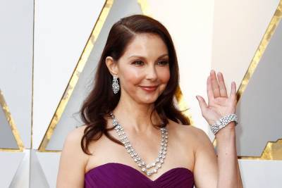 Ashley Judd - Ashley Judd Is Back In America After Suffering Serious Leg Injury In The Congolese Rainforest - etcanada.com - South Africa - city Johannesburg, South Africa - Congo