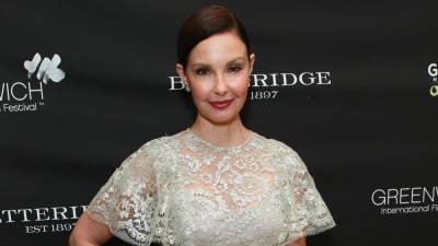 Ashley Judd - Ashley Judd Gives Recovery Update on Leg Injury After Rainforest Fall - etonline.com - South Africa - city Johannesburg, South Africa - Congo