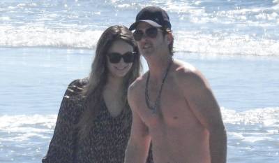 Robin Thicke Goes Shirtless for Beach Day with His Family! - www.justjared.com - Malibu