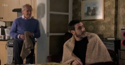 Corrie fans are asking the same thing about Peter Barlow after latest Carla scenes - www.manchestereveningnews.co.uk