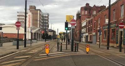Tram driver forced to 'slam on brakes as car goes through red light' in Oldham - www.manchestereveningnews.co.uk - Manchester - county Oldham