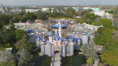 LA County Supervisors Call For Earlier Disneyland Reopening, Other Large Theme Parks As Well - deadline.com - California - Los Angeles
