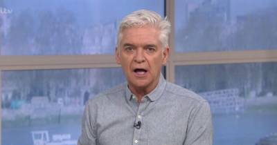 Phillip Schofield writes his personal Covid road map on his kitchen chalkboard - www.dailyrecord.co.uk